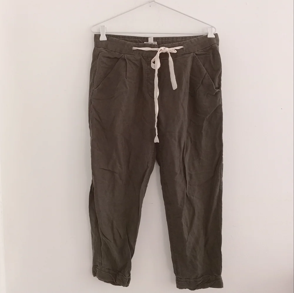 Wilfred Aritzia Linen Blend Olive Green Cropped Pants